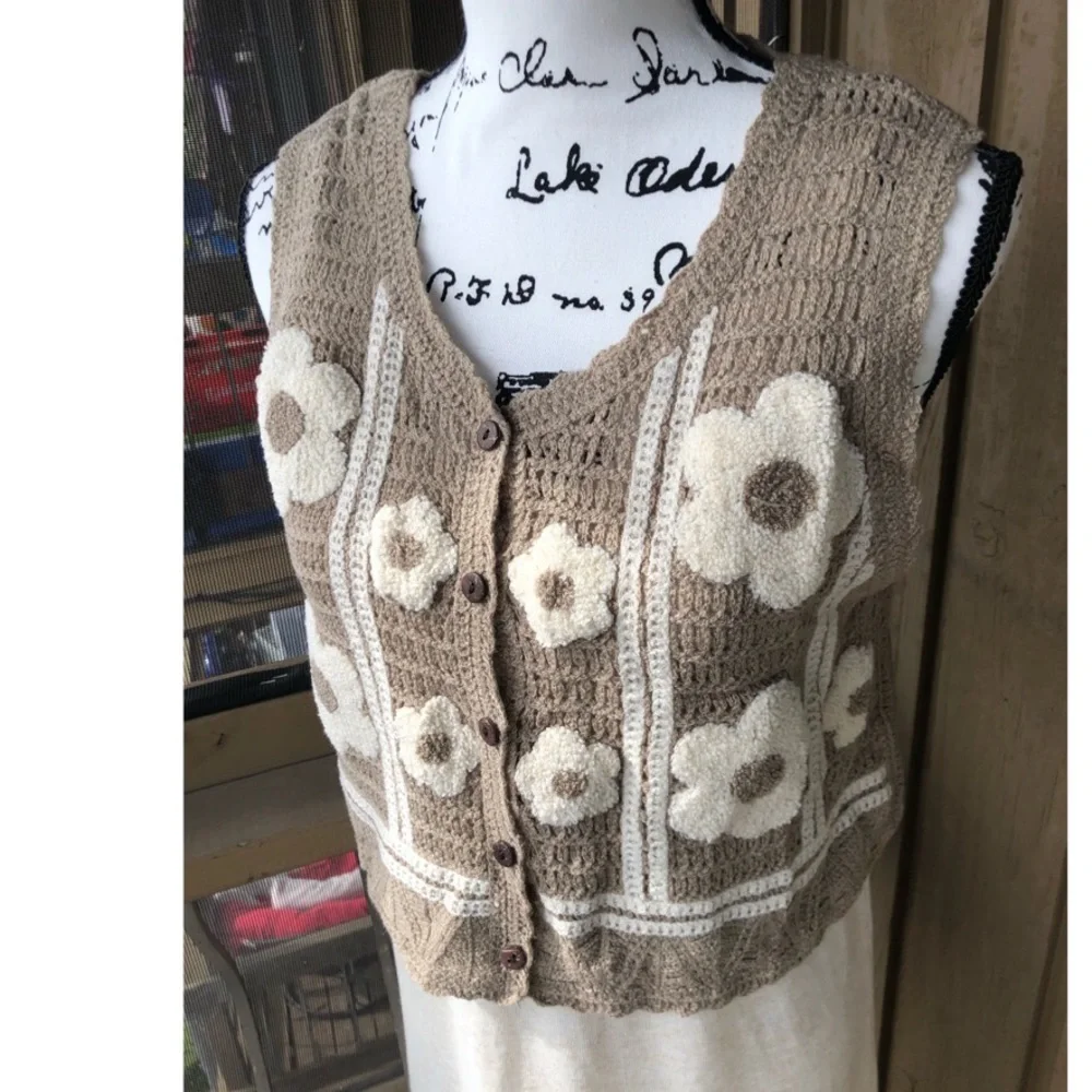 Crochet vest knit floral boho khaki cream flower  short top - Picture 11 of 11